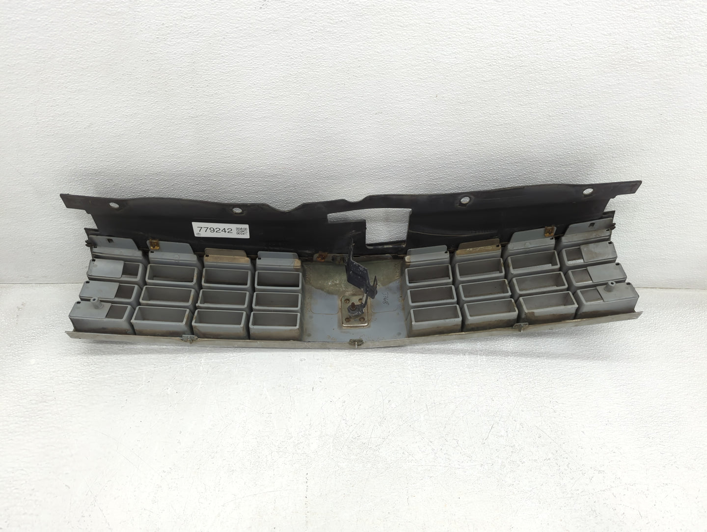 2008-2009 Ford Mustang Front Grille Bumper Not Included - Oemusedautoparts1.com
