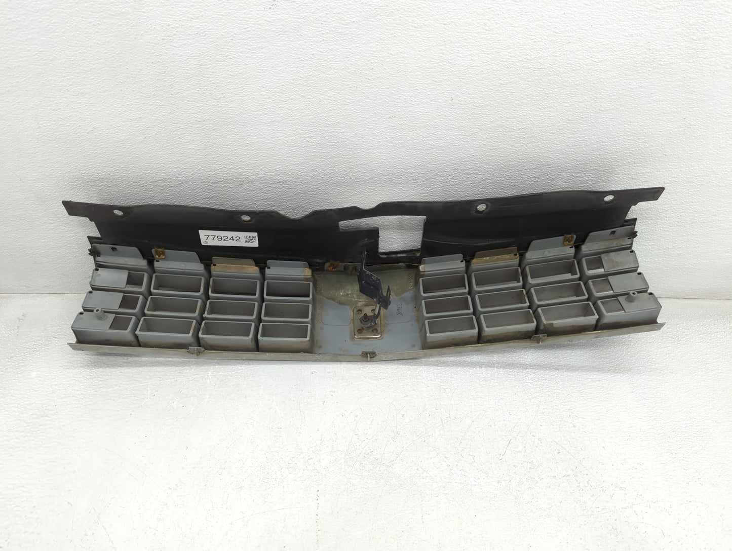 2008-2009 Ford Mustang Front Grille Bumper Not Included - Oemusedautoparts1.com