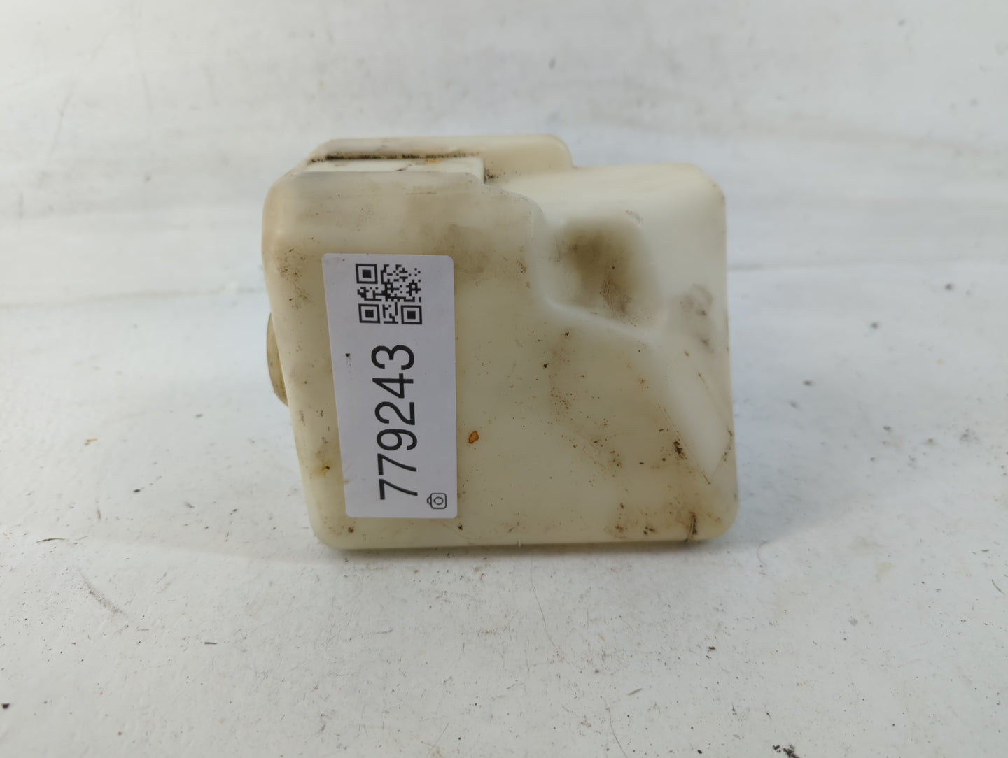 2000-2004 Toyota Avalon Radiator Coolant Overflow Expansion Tank Bottle - Oemusedautoparts1.com