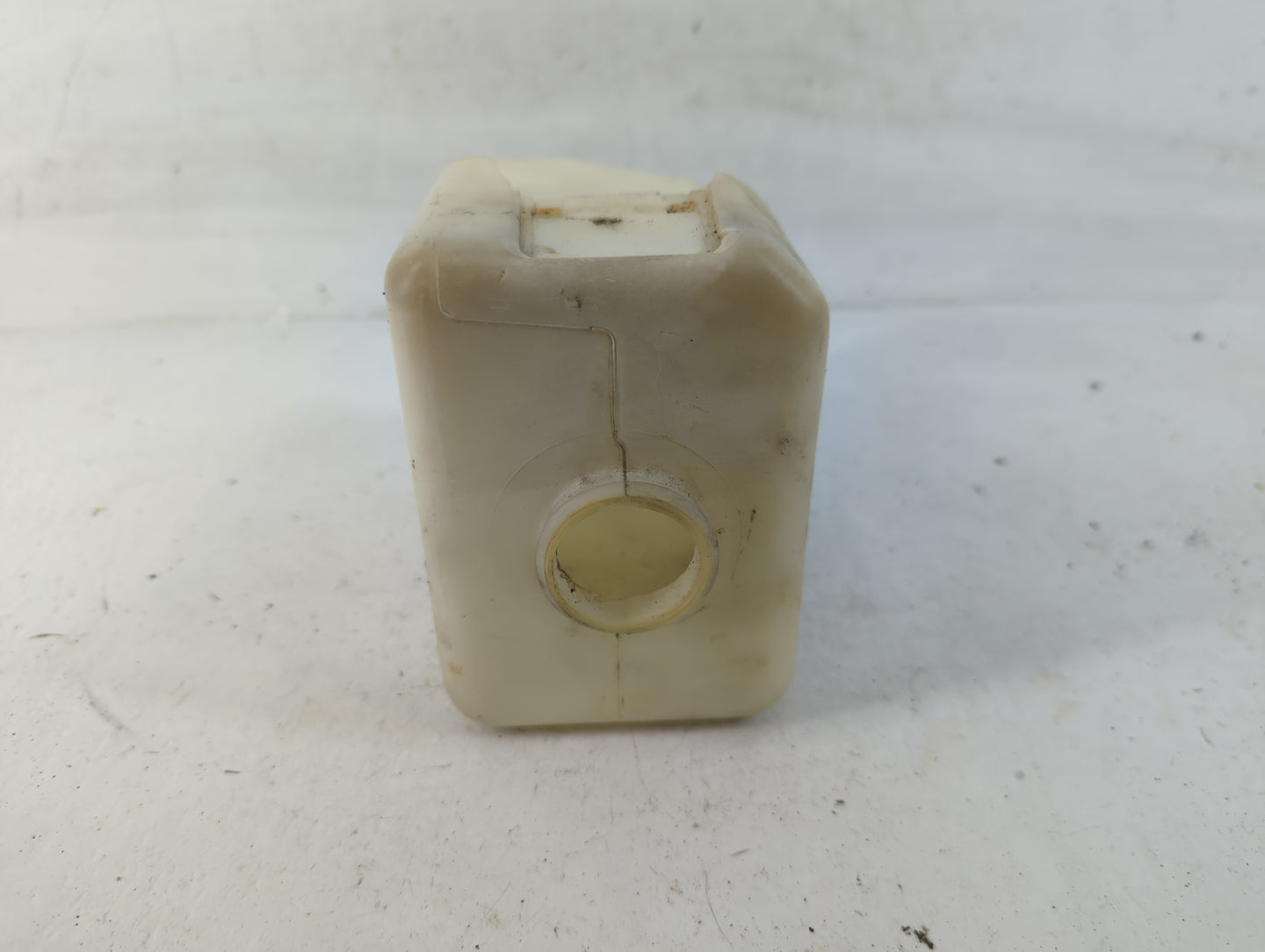 2000-2004 Toyota Avalon Radiator Coolant Overflow Expansion Tank Bottle - Oemusedautoparts1.com