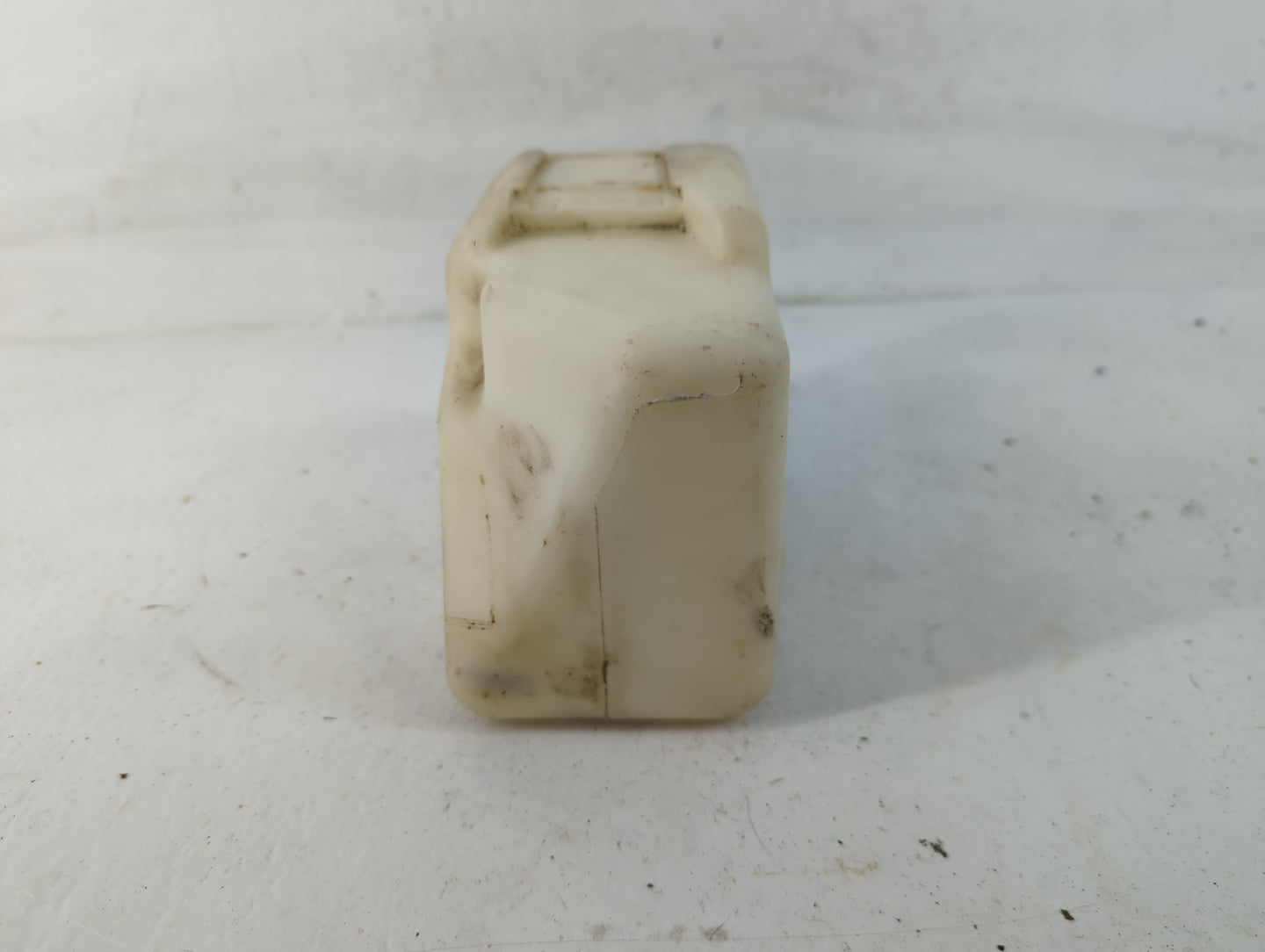 2000-2004 Toyota Avalon Radiator Coolant Overflow Expansion Tank Bottle - Oemusedautoparts1.com