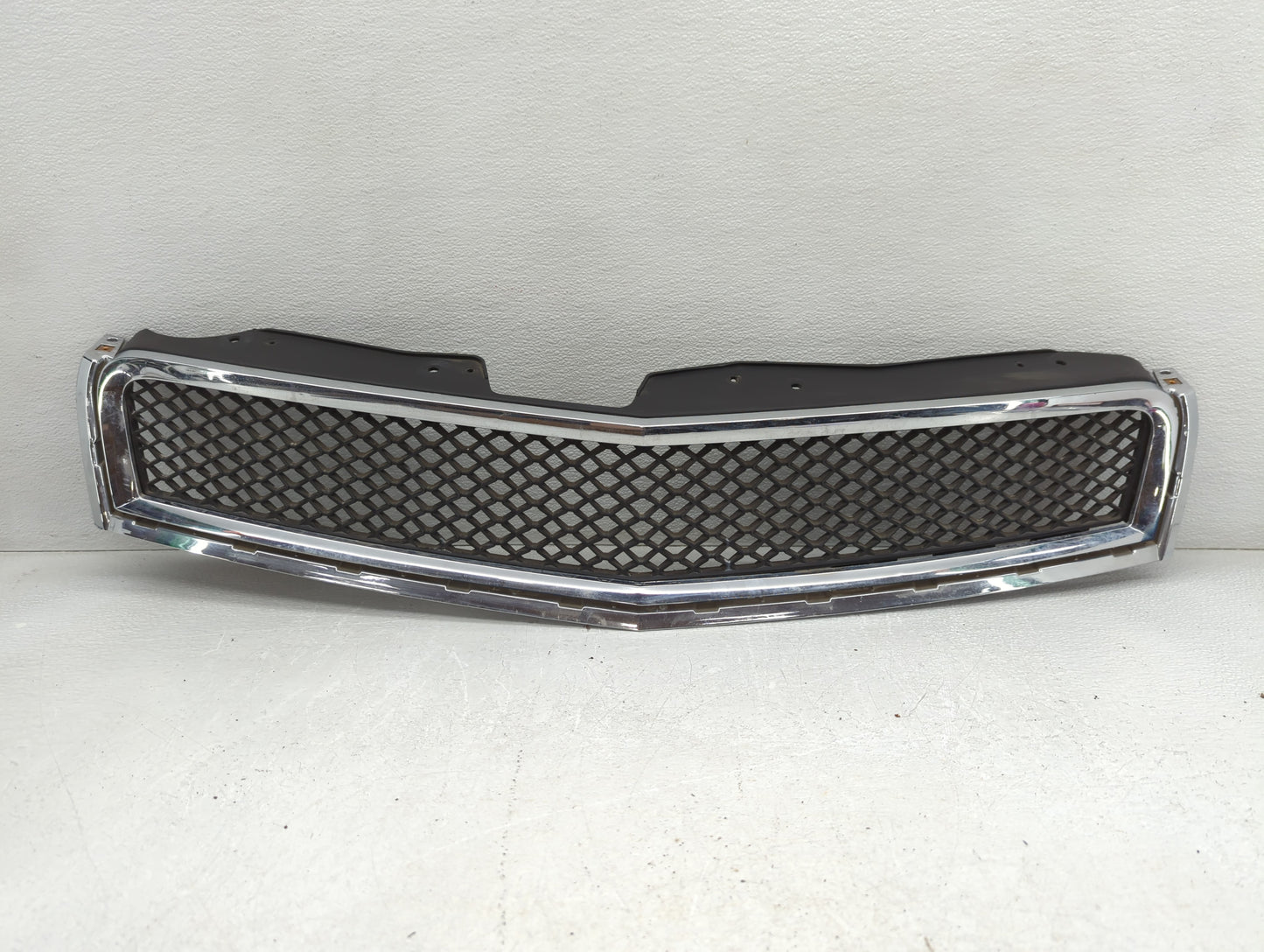 2009 Chevrolet Traverse Front Grille Bumper Not Included - Oemusedautoparts1.com