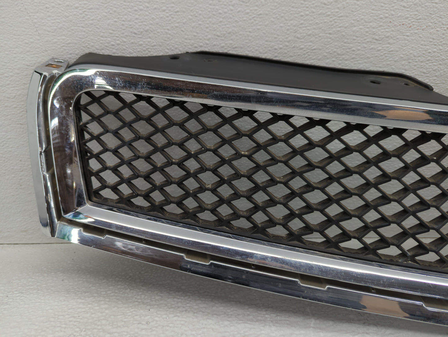 2009 Chevrolet Traverse Front Grille Bumper Not Included - Oemusedautoparts1.com