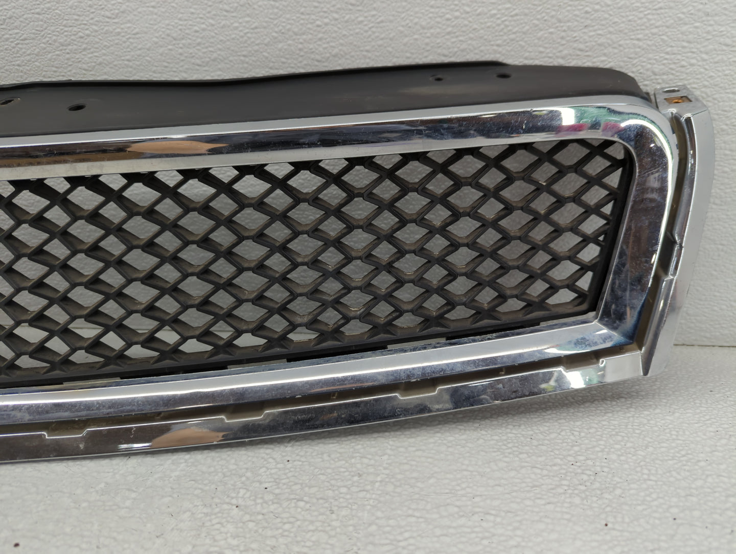 2009 Chevrolet Traverse Front Grille Bumper Not Included - Oemusedautoparts1.com