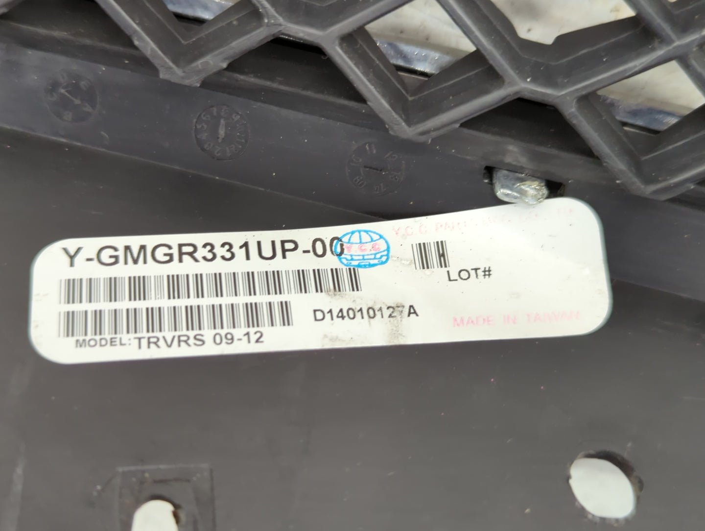 2009 Chevrolet Traverse Front Grille Bumper Not Included - Oemusedautoparts1.com