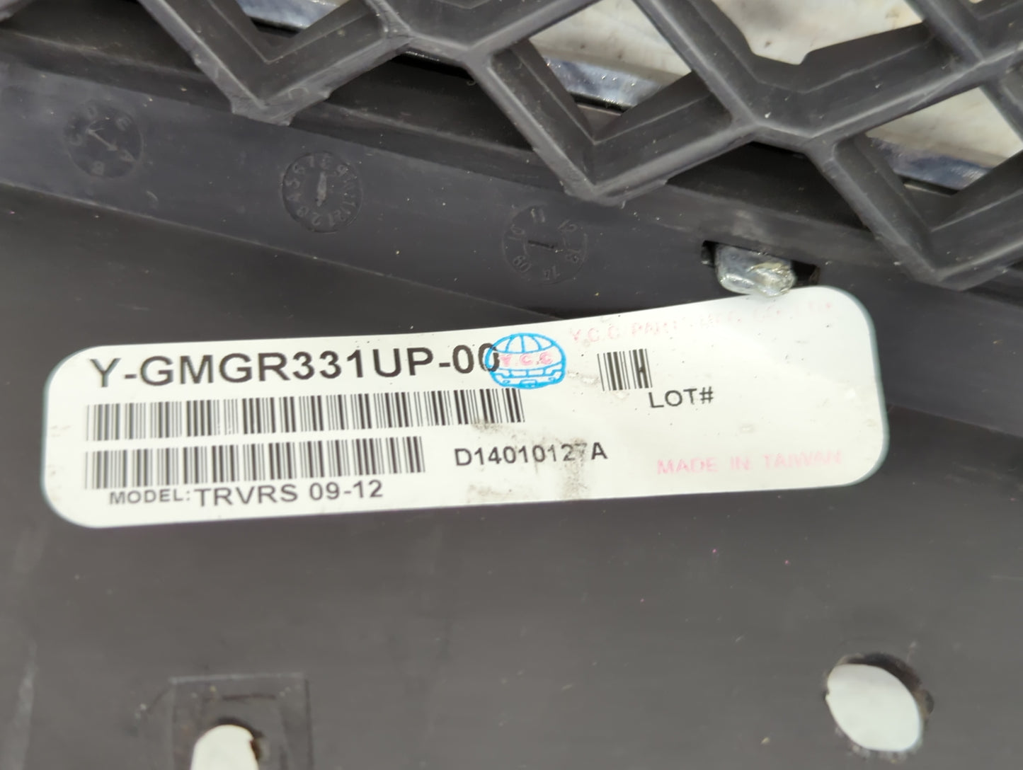 2009 Chevrolet Traverse Front Grille Bumper Not Included - Oemusedautoparts1.com