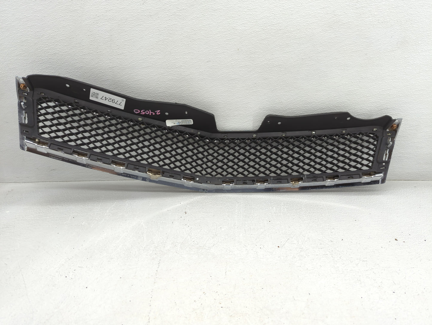 2009 Chevrolet Traverse Front Grille Bumper Not Included - Oemusedautoparts1.com
