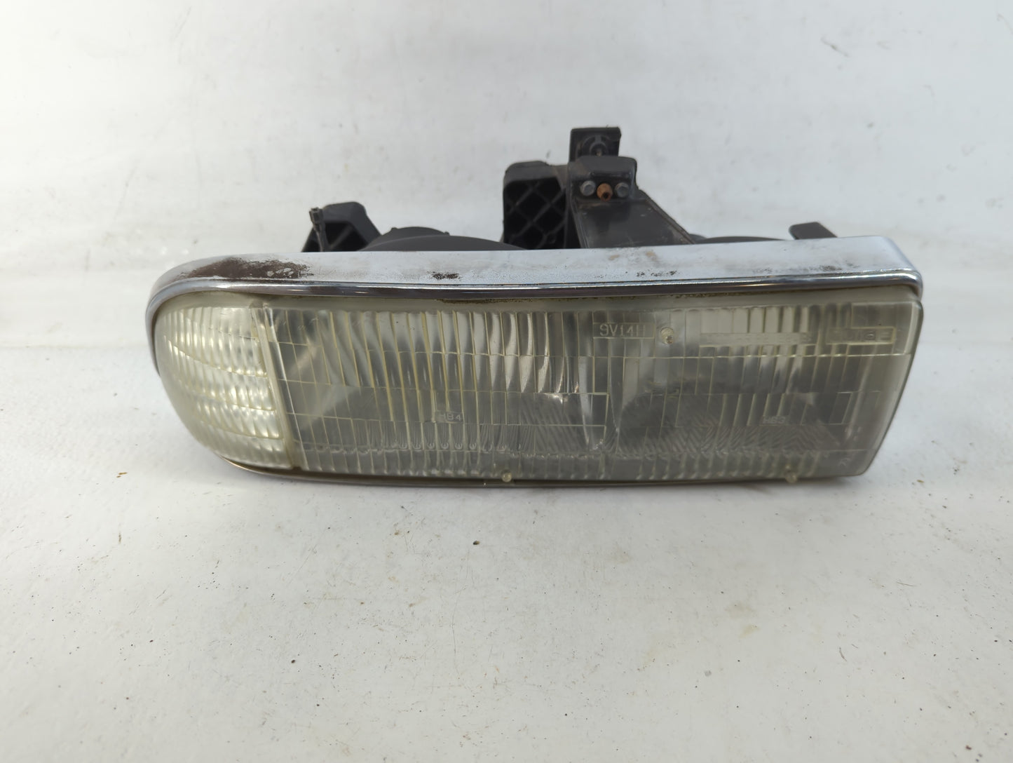 Gmc S10 Blazer Passenger Right Oem Head Light Headlight Lamp - Oemusedautoparts1.com