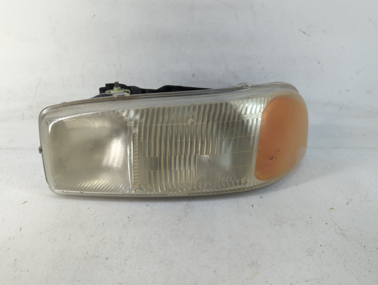 1999-2006 Gmc Sierra 1500 Driver Left Oem Head Light Headlight Lamp - Oemusedautoparts1.com