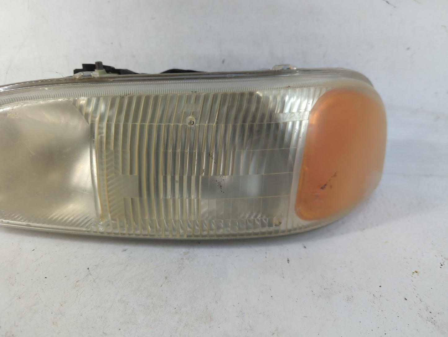 1999-2006 Gmc Sierra 1500 Driver Left Oem Head Light Headlight Lamp - Oemusedautoparts1.com