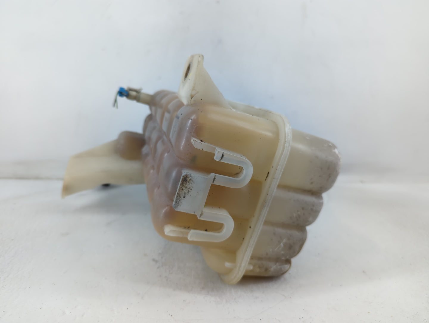 2000-2002 Gmc Yukon Xl 1500 Front Windshield Wiper Motor P/N:99-98C Fits Fits 1999 2000 2001 2002 OEM Used Auto Parts - Oemusedautoparts1.com