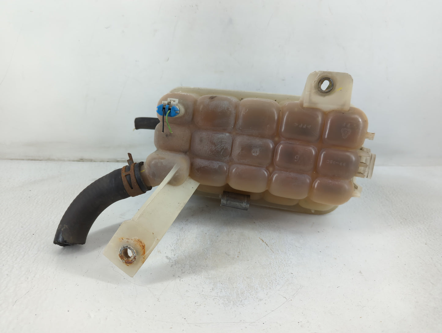 2000-2002 Gmc Yukon Xl 1500 Front Windshield Wiper Motor P/N:99-98C Fits Fits 1999 2000 2001 2002 OEM Used Auto Parts - Oemusedautoparts1.com