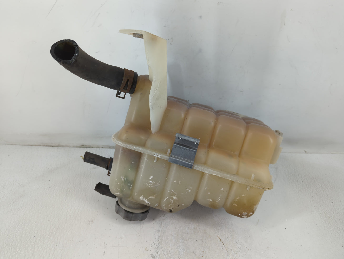 2000-2002 Gmc Yukon Xl 1500 Front Windshield Wiper Motor P/N:99-98C Fits Fits 1999 2000 2001 2002 OEM Used Auto Parts - Oemusedautoparts1.com