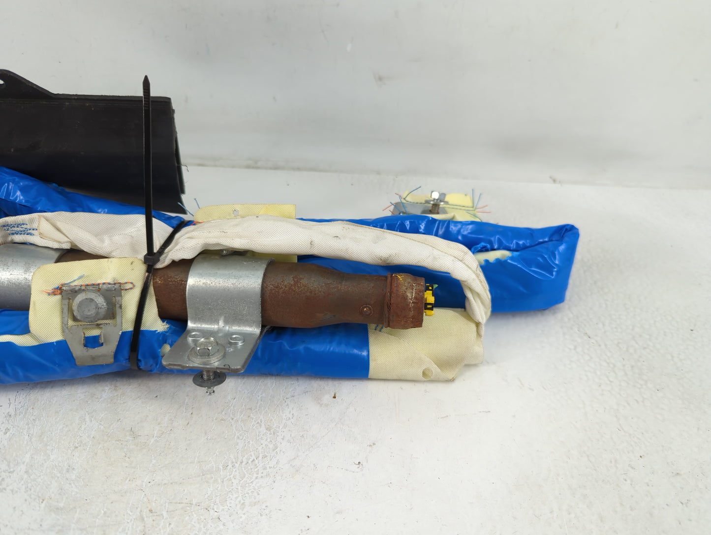 2011-2012 Chevrolet Malibu Air Bag Driver Left Steering Wheel Mounted P/N:20929800 Fits Fits 2011 2012 OEM Used Auto Parts - Oemusedautoparts1.com