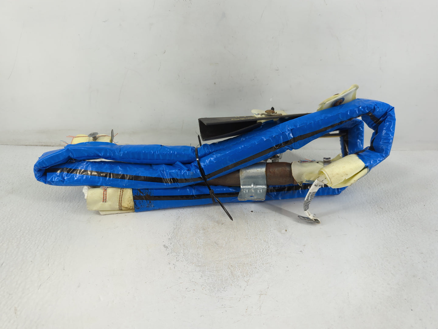 2011-2012 Chevrolet Malibu Air Bag Driver Left Steering Wheel Mounted P/N:20929800 Fits Fits 2011 2012 OEM Used Auto Parts - Oemusedautoparts1.com