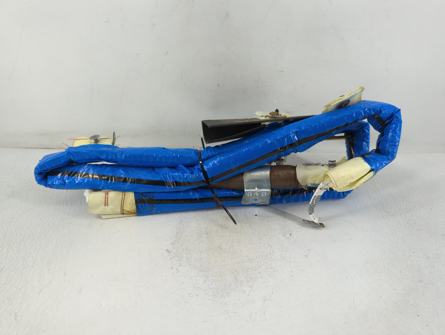 2011-2012 Chevrolet Malibu Air Bag Driver Left Steering Wheel Mounted P/N:20929800 Fits Fits 2011 2012 OEM Used Auto Parts - Oemusedautoparts1.com