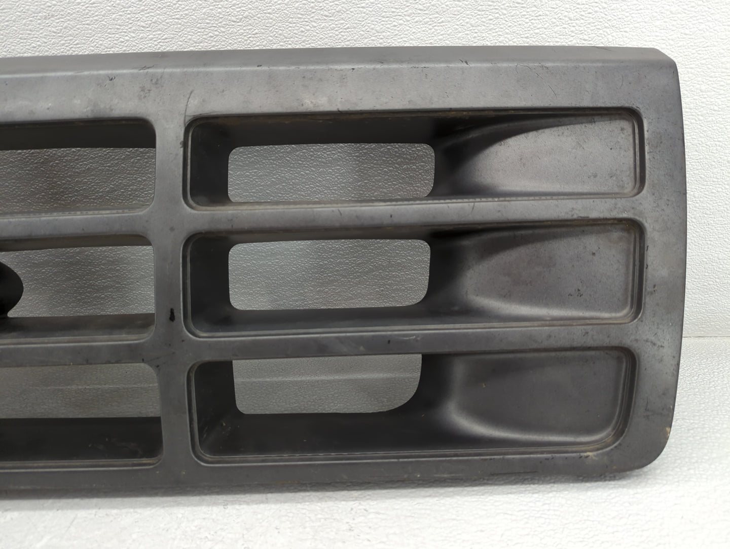 1992-1996 Ford F-150 Front Grille Bumper Not Included - Oemusedautoparts1.com