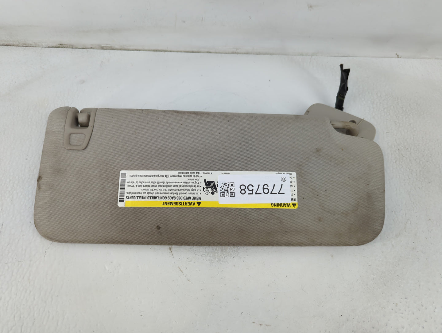 2010 Chevrolet Avalanche 1500 Sun Visor Shade Replacement Driver Left Mirror Fits Fits 2007 2008 2009 2011 2012 2013 2014 OEM Used Auto Parts - Oemusedautoparts1.com