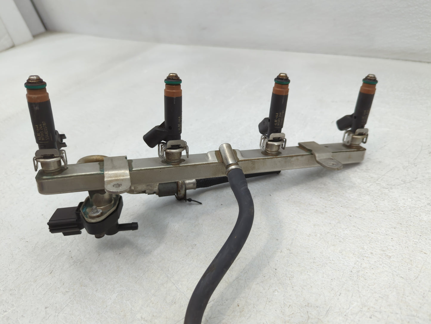 2016 Ford Explorer Fuel Injectors P/N:A 051207A 9F792-ED Fits OEM Used Auto Parts - Oemusedautoparts1.com