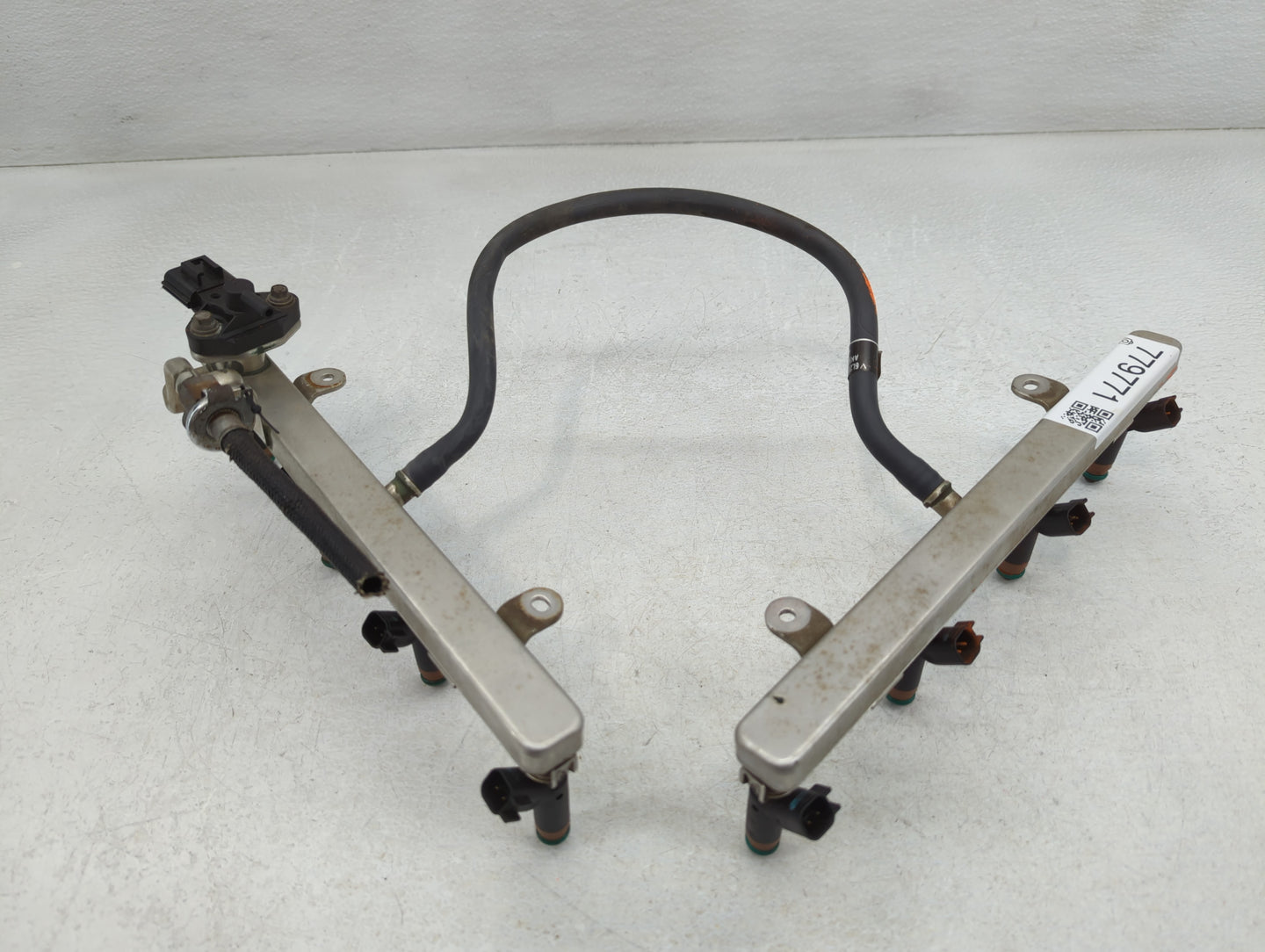2016 Ford Explorer Fuel Injectors P/N:A 051207A 9F792-ED Fits OEM Used Auto Parts - Oemusedautoparts1.com