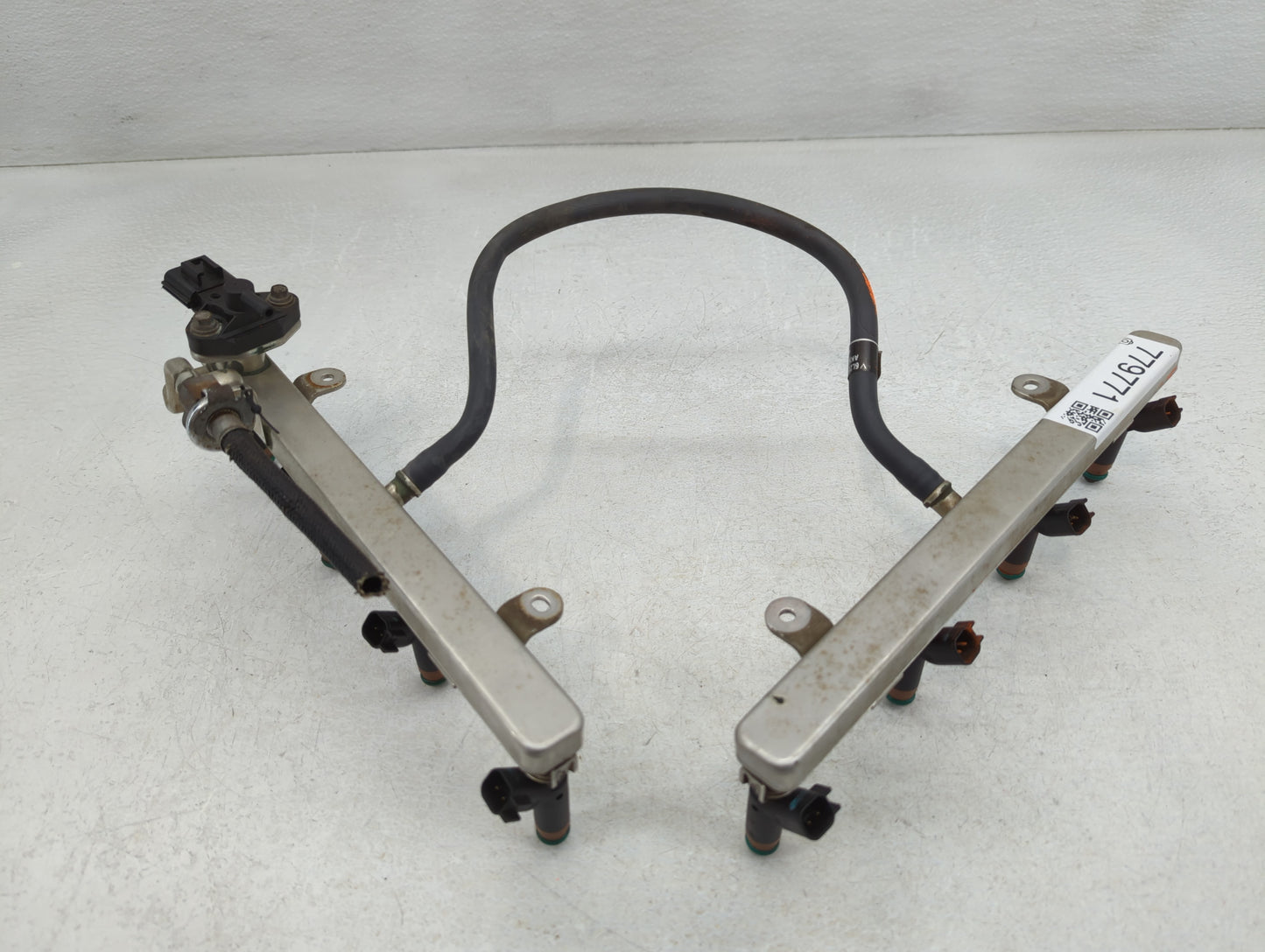 2016 Ford Explorer Fuel Injectors P/N:A 051207A 9F792-ED Fits OEM Used Auto Parts - Oemusedautoparts1.com