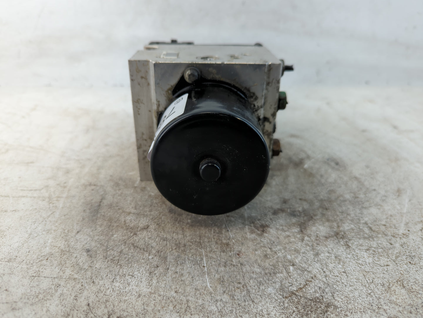 2008-2011 Chevrolet Impala ABS Pump Control Module Replacement P/N:25894182 Fits Fits 2008 2009 2010 2011 OEM Used Auto Parts - Oemusedautoparts1.com