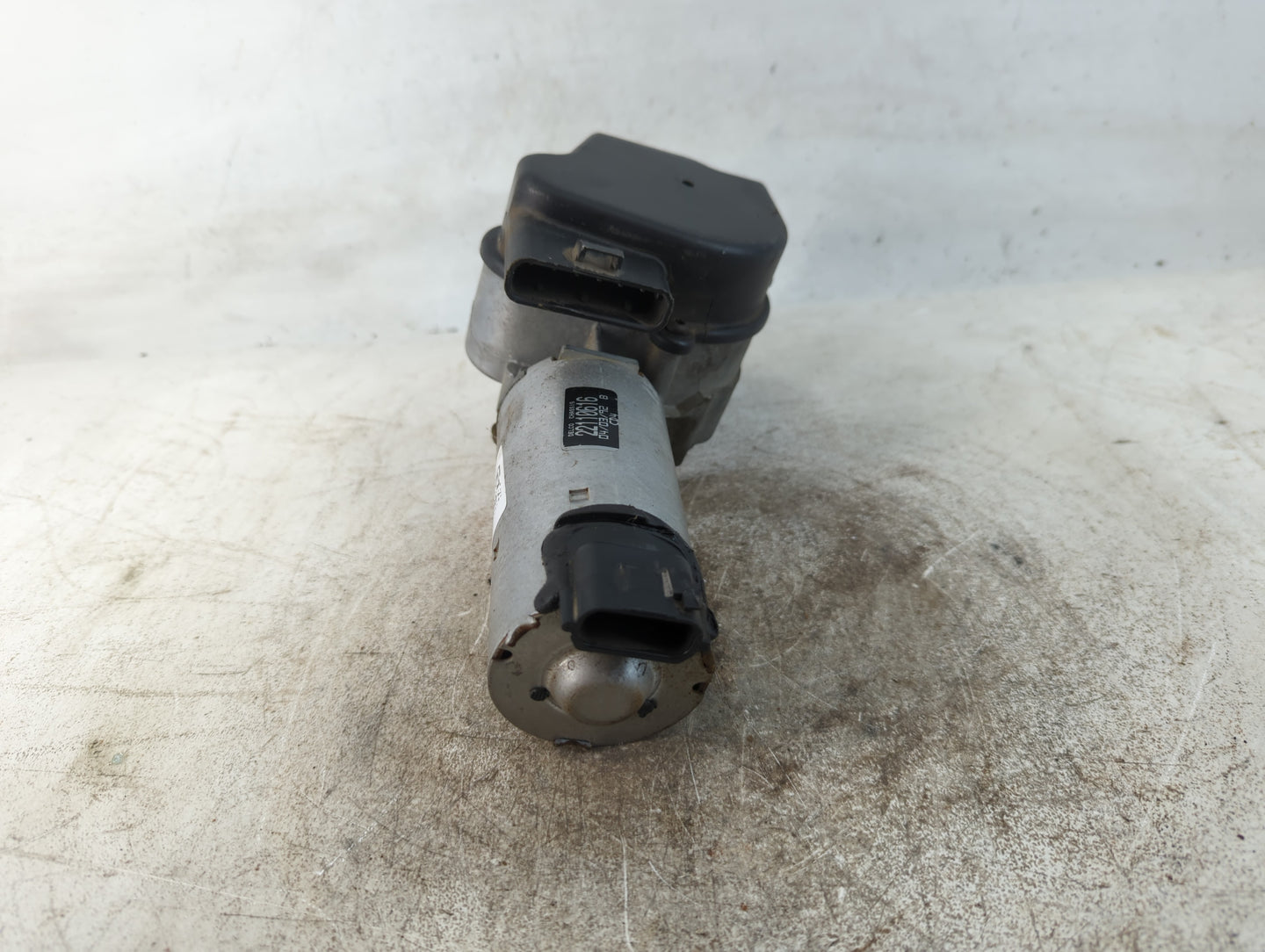 1992 Pontiac Grand Prix Front Windshield Wiper Motor P/N:22110616 Fits OEM Used Auto Parts - Oemusedautoparts1.com