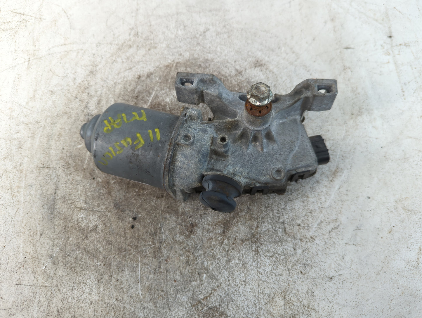 2006-2012 Ford Fusion Front Windshield Wiper Motor P/N:9E51-17566-AA Fits Fits 2006 2007 2008 2009 2010 2011 2012 OEM Used Auto Parts - Oemusedautoparts1.com