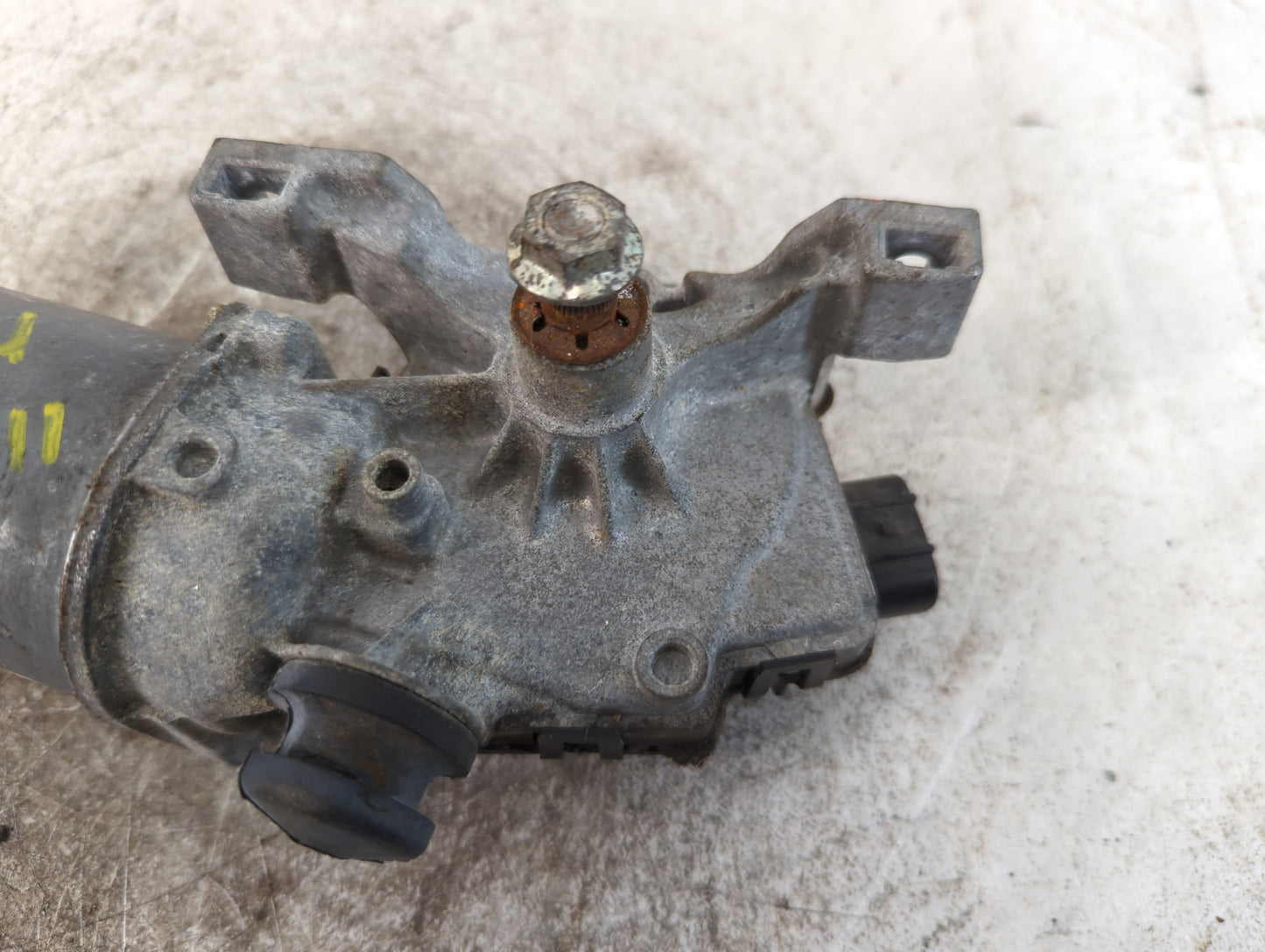 2006-2012 Ford Fusion Front Windshield Wiper Motor P/N:9E51-17566-AA Fits Fits 2006 2007 2008 2009 2010 2011 2012 OEM Used Auto Parts - Oemusedautoparts1.com