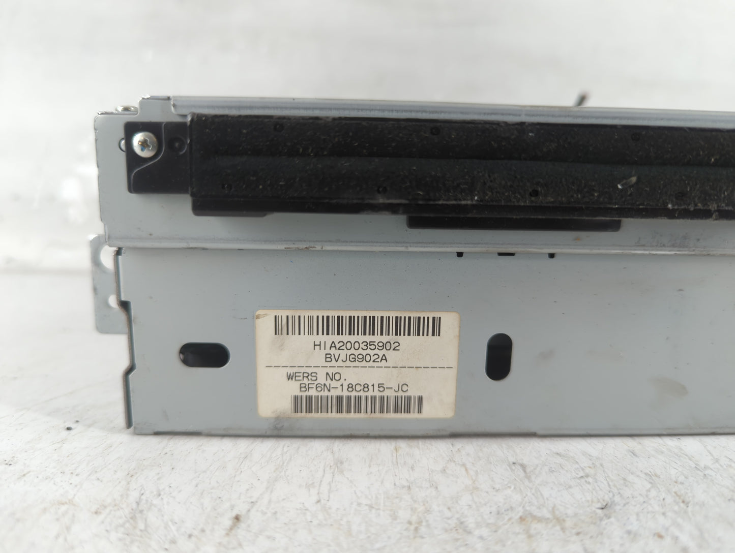 2010-2011 Jaguar Xj Radio AM FM Cd Player Receiver Replacement P/N:31520218 Fits Fits 2010 2011 OEM Used Auto Parts - Oemusedautoparts1.com