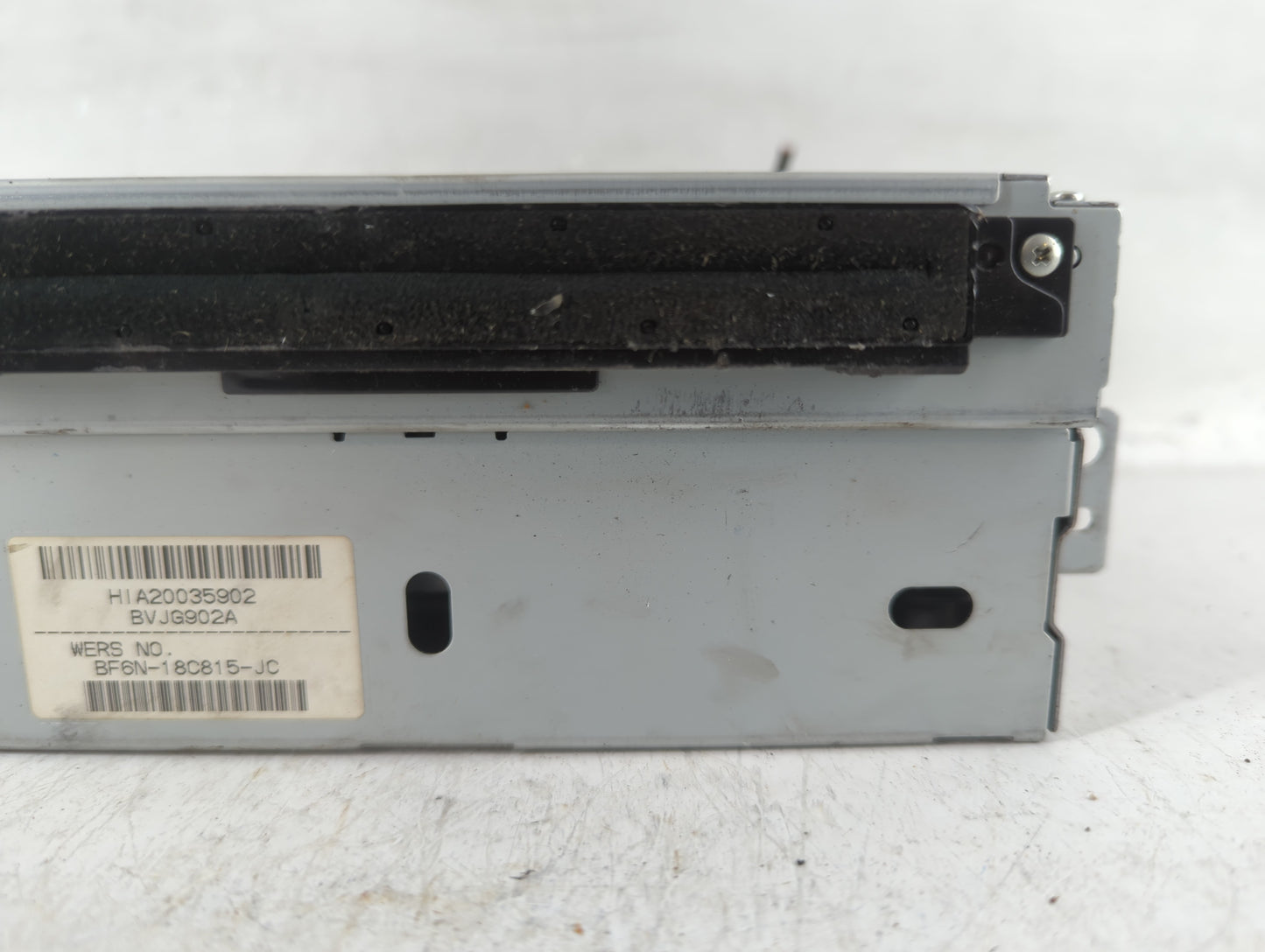 2010-2011 Jaguar Xj Radio AM FM Cd Player Receiver Replacement P/N:31520218 Fits Fits 2010 2011 OEM Used Auto Parts - Oemusedautoparts1.com