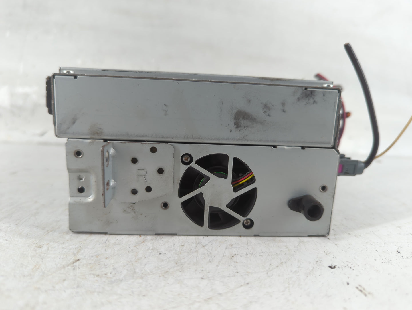 2010-2011 Jaguar Xj Radio AM FM Cd Player Receiver Replacement P/N:31520218 Fits Fits 2010 2011 OEM Used Auto Parts - Oemusedautoparts1.com