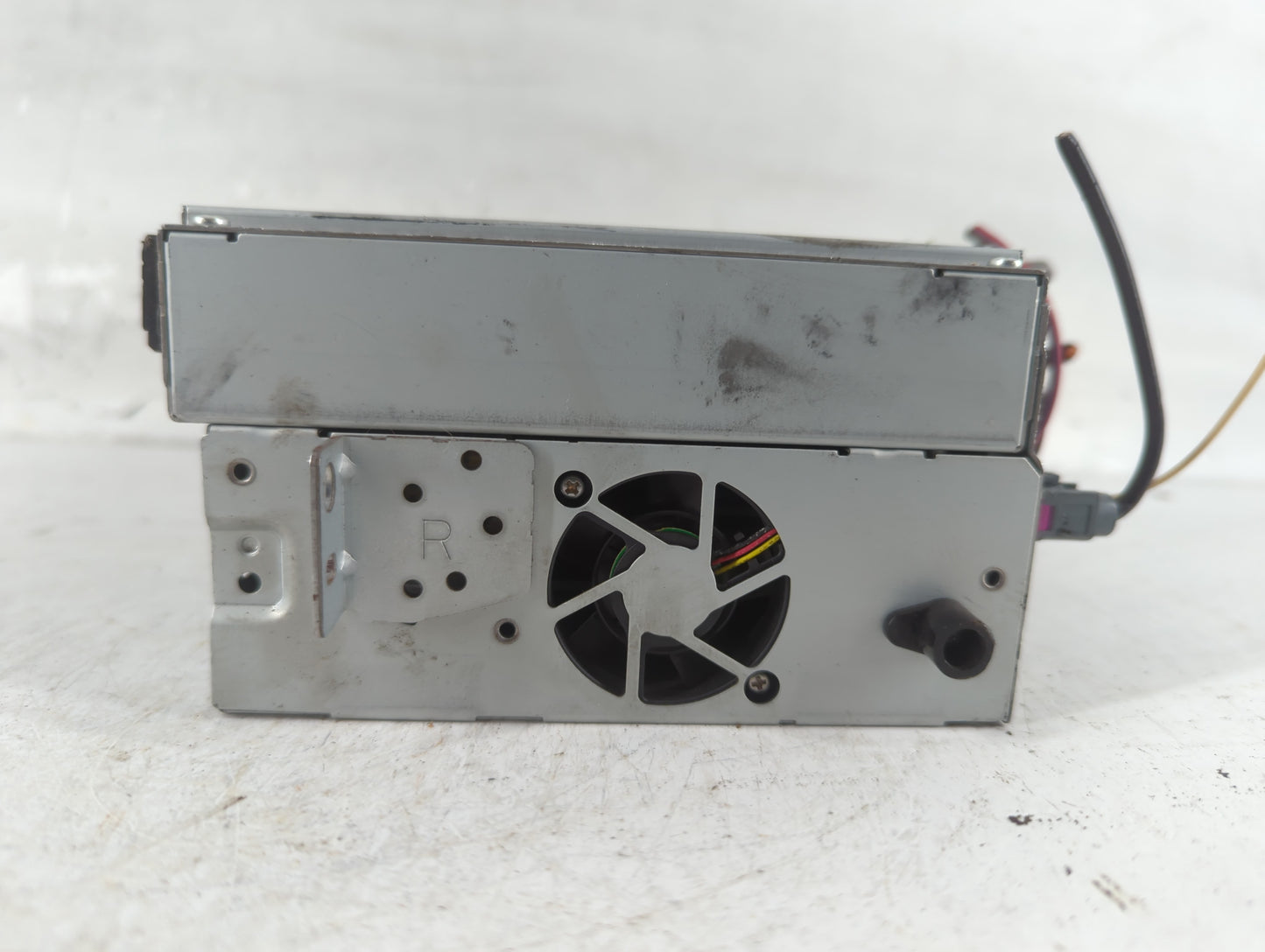 2010-2011 Jaguar Xj Radio AM FM Cd Player Receiver Replacement P/N:31520218 Fits Fits 2010 2011 OEM Used Auto Parts - Oemusedautoparts1.com