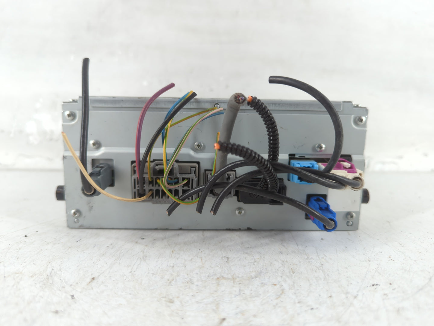 2010-2011 Jaguar Xj Radio AM FM Cd Player Receiver Replacement P/N:31520218 Fits Fits 2010 2011 OEM Used Auto Parts - Oemusedautoparts1.com