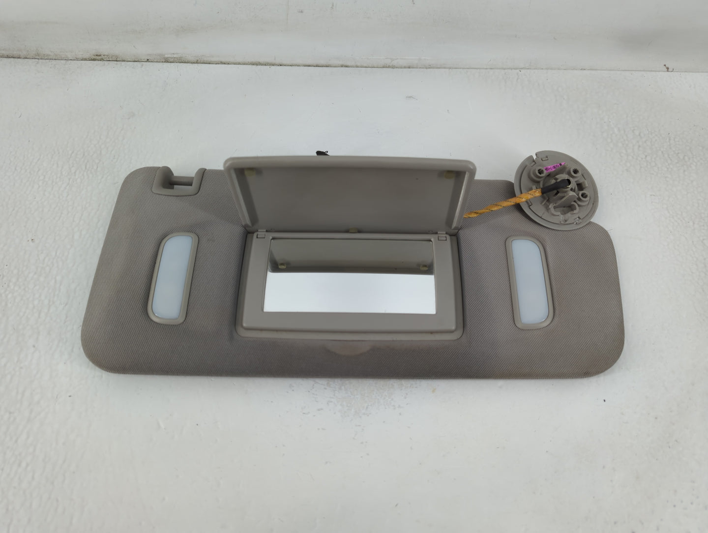 2016 Chevrolet Traverse Sun Visor Shade Replacement Passenger Right Mirror Fits OEM Used Auto Parts - Oemusedautoparts1.com
