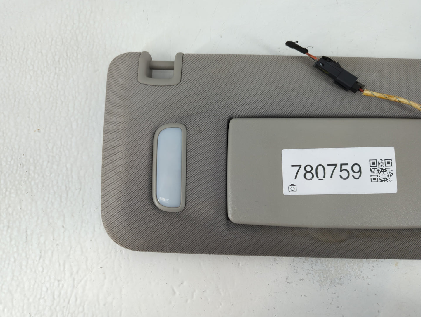 2016 Chevrolet Traverse Sun Visor Shade Replacement Passenger Right Mirror Fits OEM Used Auto Parts - Oemusedautoparts1.com