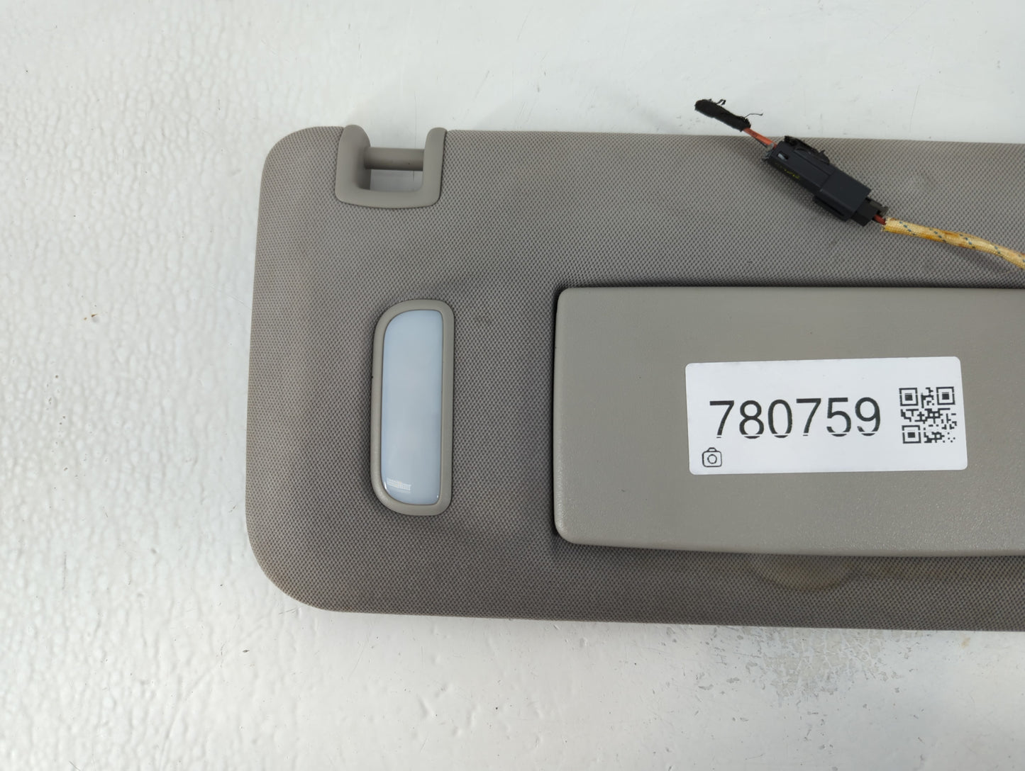 2016 Chevrolet Traverse Sun Visor Shade Replacement Passenger Right Mirror Fits OEM Used Auto Parts - Oemusedautoparts1.com