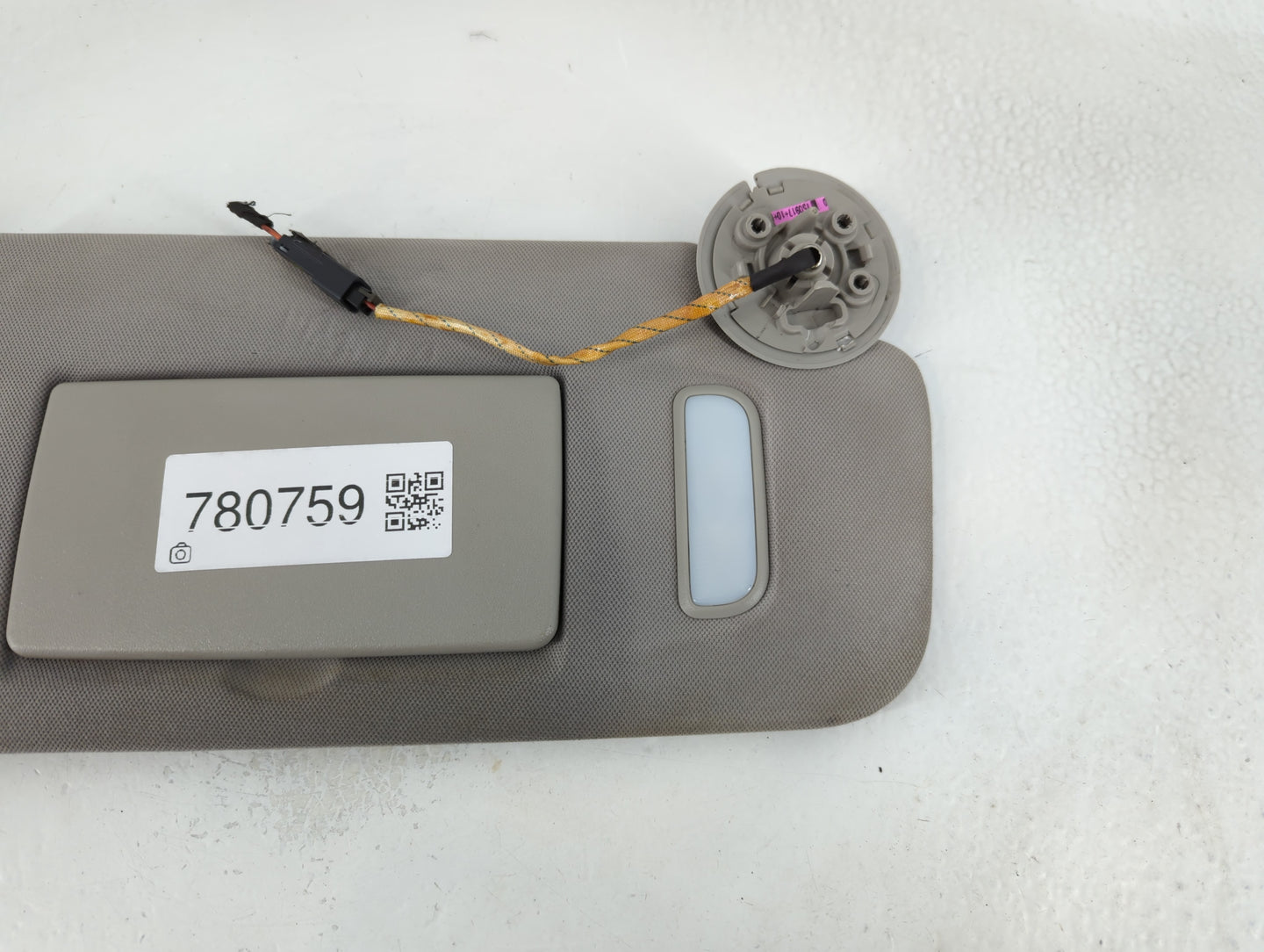 2016 Chevrolet Traverse Sun Visor Shade Replacement Passenger Right Mirror Fits OEM Used Auto Parts - Oemusedautoparts1.com