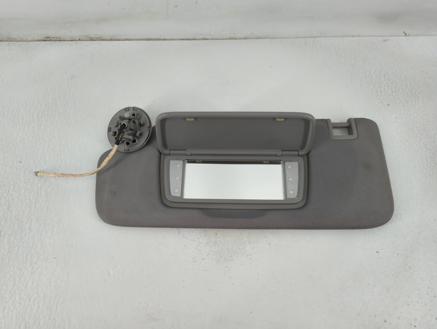 2018-2019 Chevrolet Equinox Sun Visor Shade Replacement Driver Left Mirror Fits Fits 2018 2019 OEM Used Auto Parts - Oemusedautoparts1.com