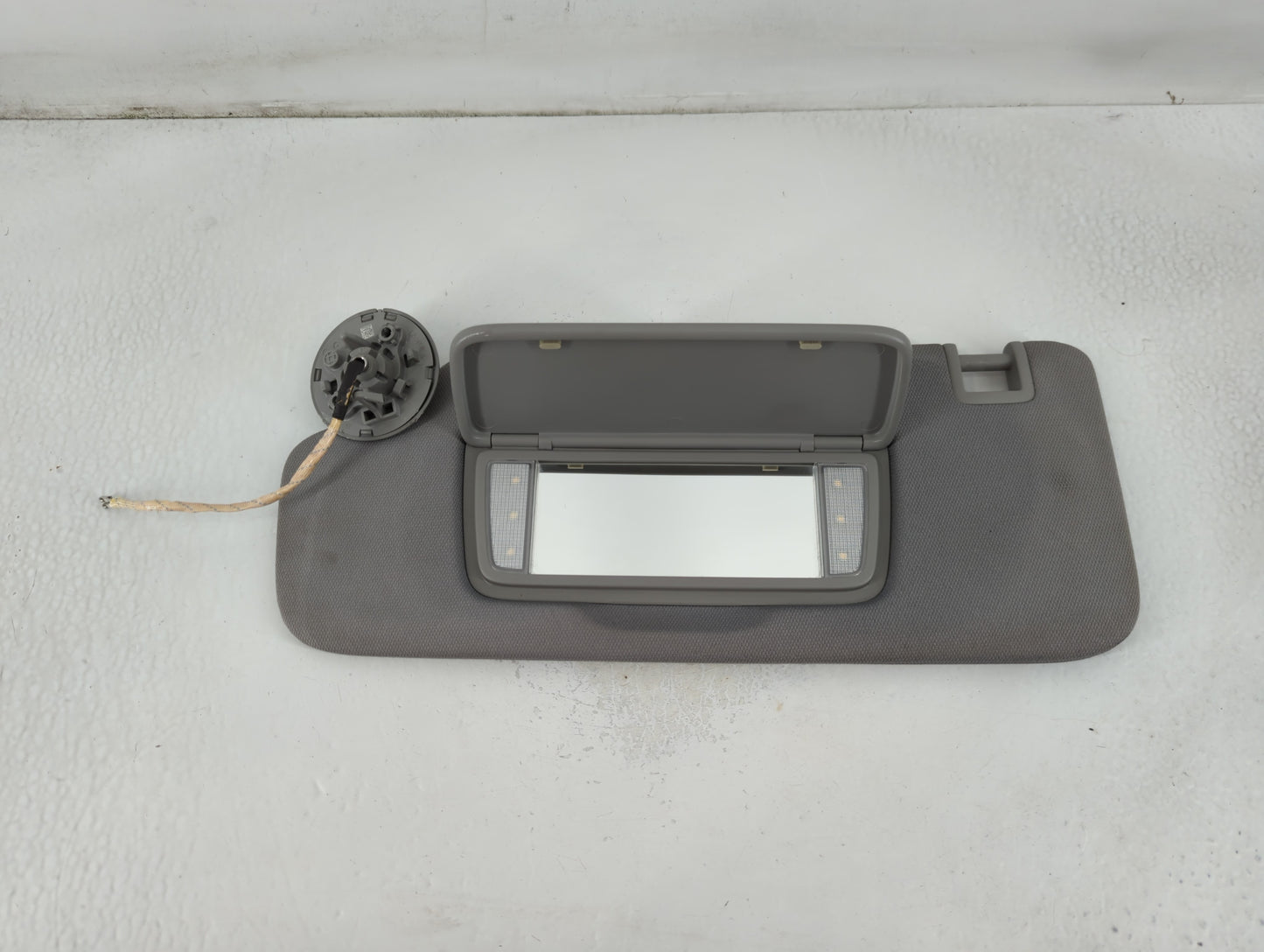 2018-2019 Chevrolet Equinox Sun Visor Shade Replacement Driver Left Mirror Fits Fits 2018 2019 OEM Used Auto Parts - Oemusedautoparts1.com