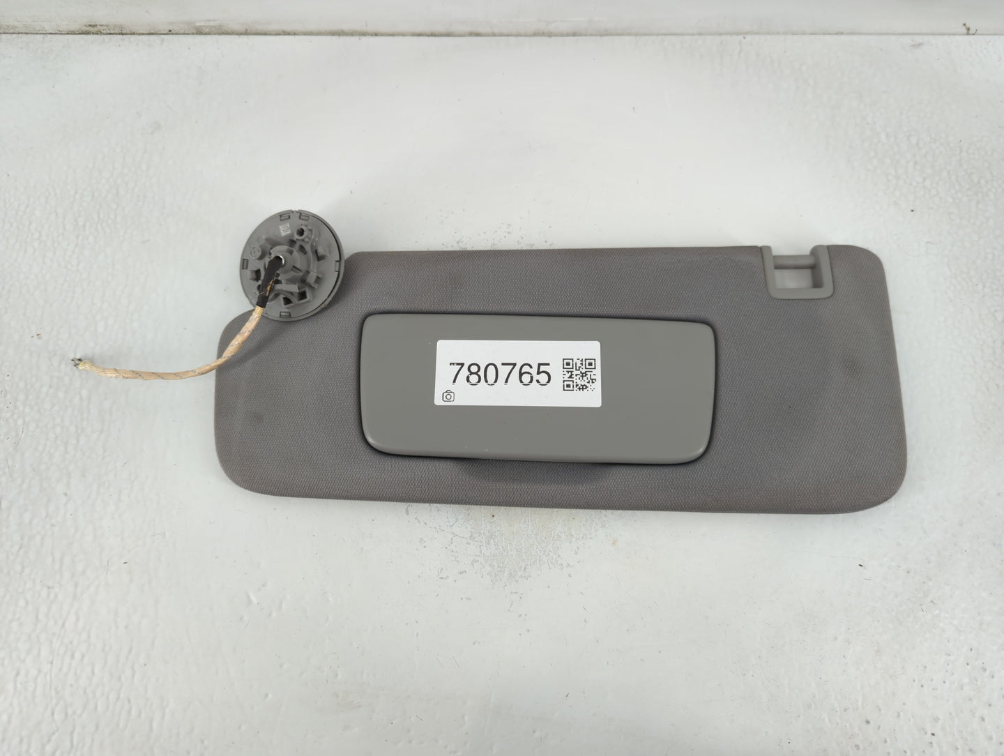 2018-2019 Chevrolet Equinox Sun Visor Shade Replacement Driver Left Mirror Fits Fits 2018 2019 OEM Used Auto Parts - Oemusedautoparts1.com