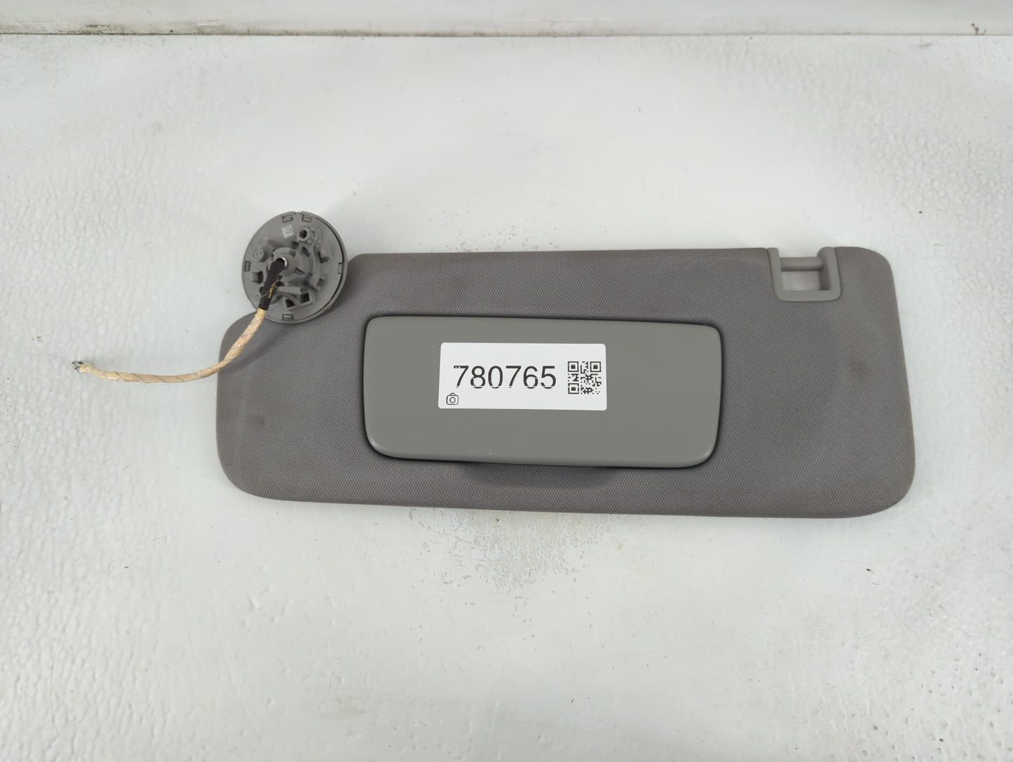 2018-2019 Chevrolet Equinox Sun Visor Shade Replacement Driver Left Mirror Fits Fits 2018 2019 OEM Used Auto Parts - Oemusedautoparts1.com