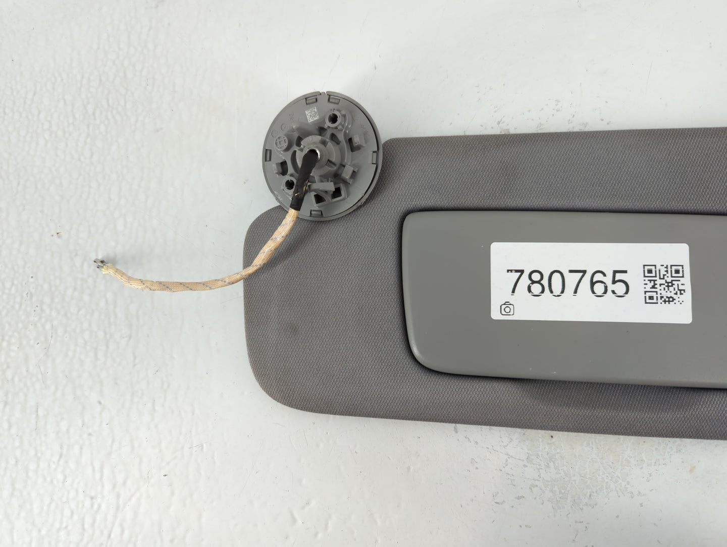 2018-2019 Chevrolet Equinox Sun Visor Shade Replacement Driver Left Mirror Fits Fits 2018 2019 OEM Used Auto Parts - Oemusedautoparts1.com