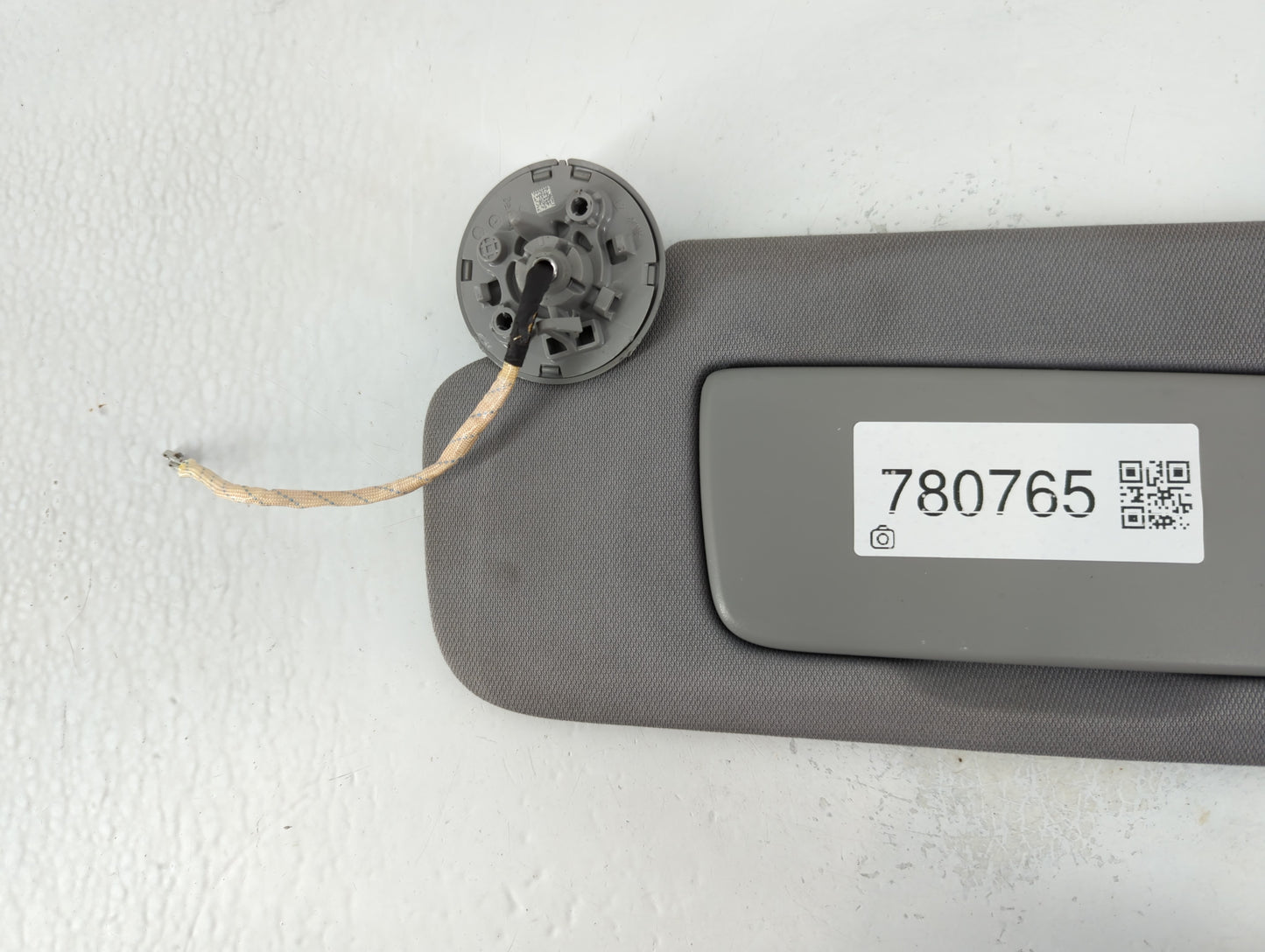 2018-2019 Chevrolet Equinox Sun Visor Shade Replacement Driver Left Mirror Fits Fits 2018 2019 OEM Used Auto Parts - Oemusedautoparts1.com