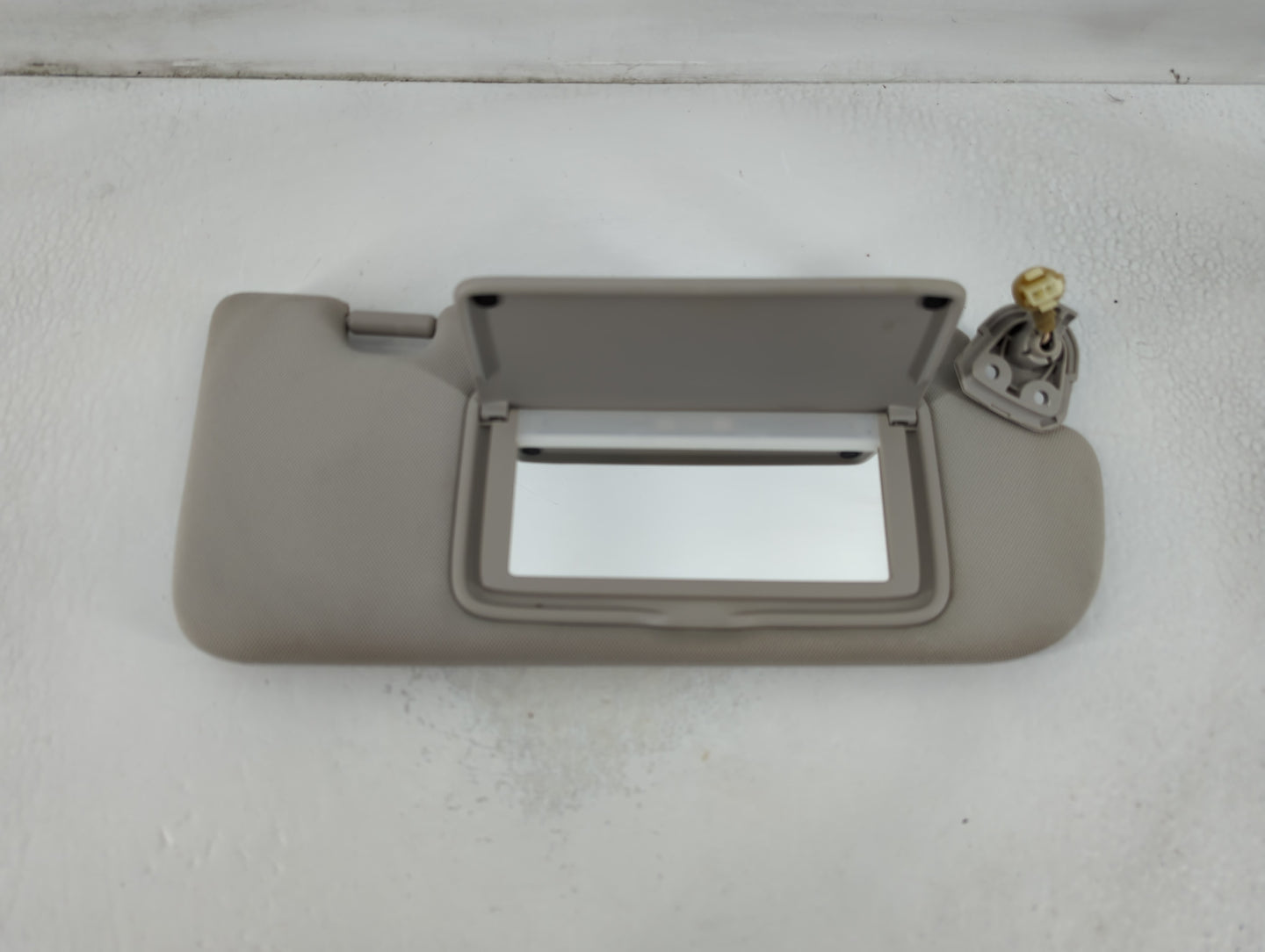 2010-2017 Chevrolet Equinox Sun Visor Shade Replacement Passenger Right Mirror Fits Fits 2010 2011 2012 2013 2014 2015 2016 2017 OEM Used Auto Parts - Oemusedautoparts1.com