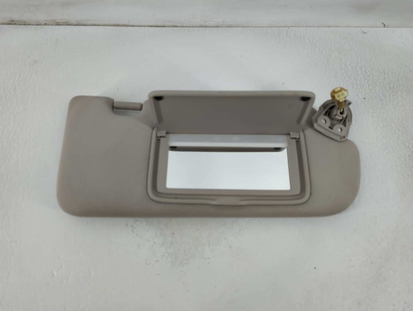 2010-2017 Chevrolet Equinox Sun Visor Shade Replacement Passenger Right Mirror Fits Fits 2010 2011 2012 2013 2014 2015 2016 2017 OEM Used Auto Parts - Oemusedautoparts1.com