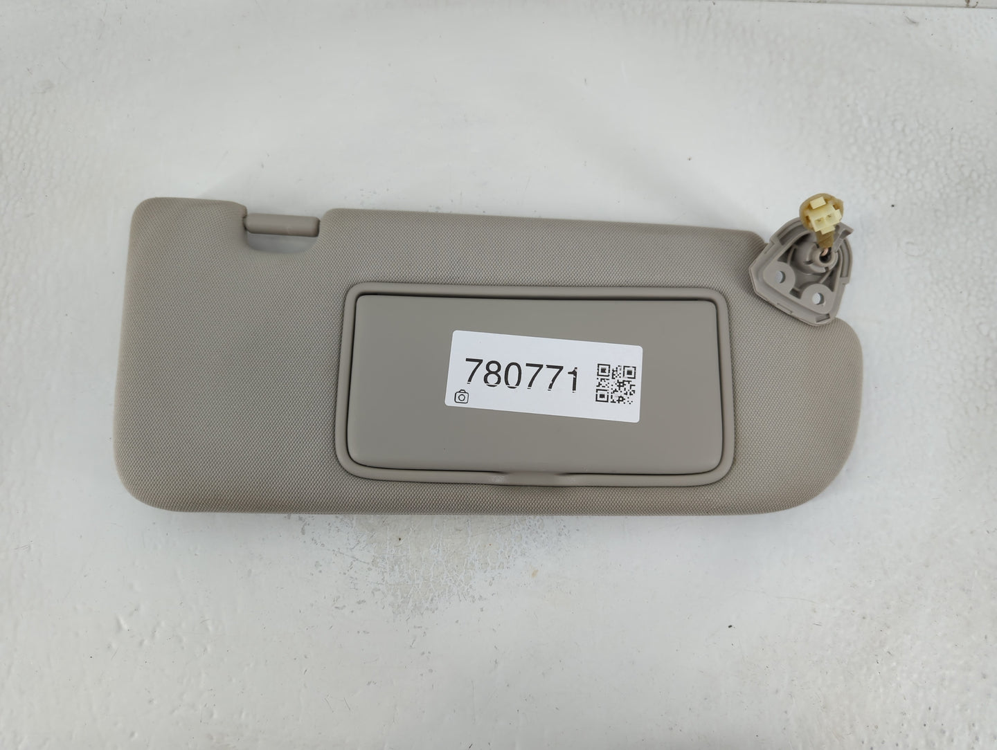 2010-2017 Chevrolet Equinox Sun Visor Shade Replacement Passenger Right Mirror Fits Fits 2010 2011 2012 2013 2014 2015 2016 2017 OEM Used Auto Parts - Oemusedautoparts1.com