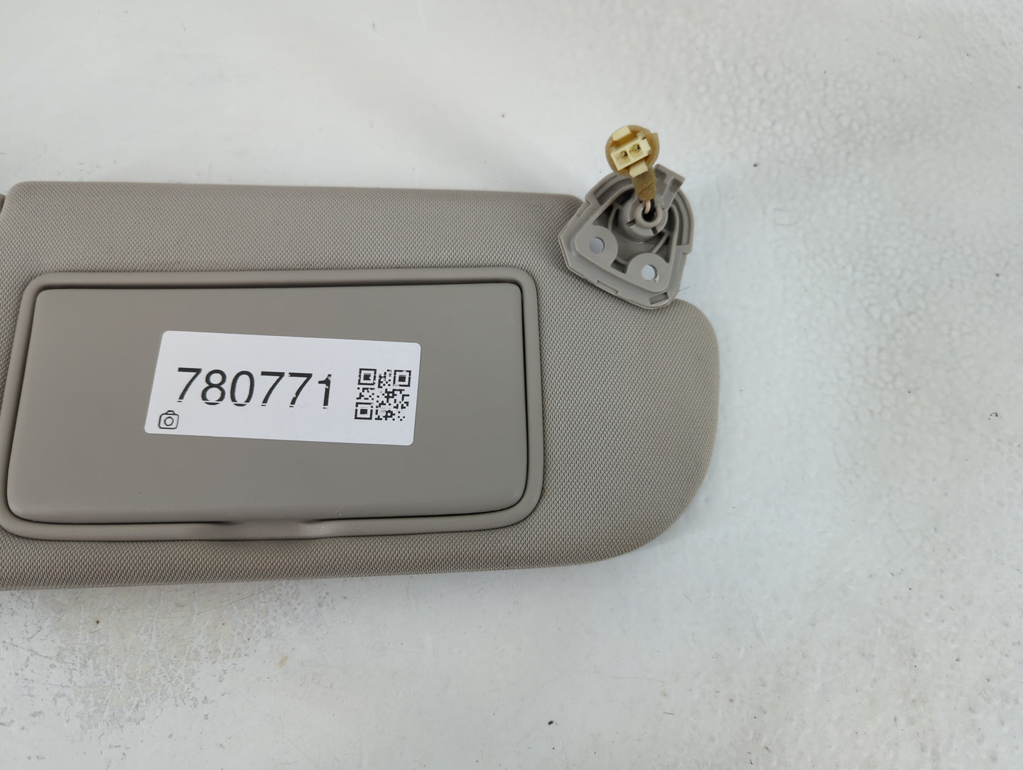 2010-2017 Chevrolet Equinox Sun Visor Shade Replacement Passenger Right Mirror Fits Fits 2010 2011 2012 2013 2014 2015 2016 2017 OEM Used Auto Parts - Oemusedautoparts1.com