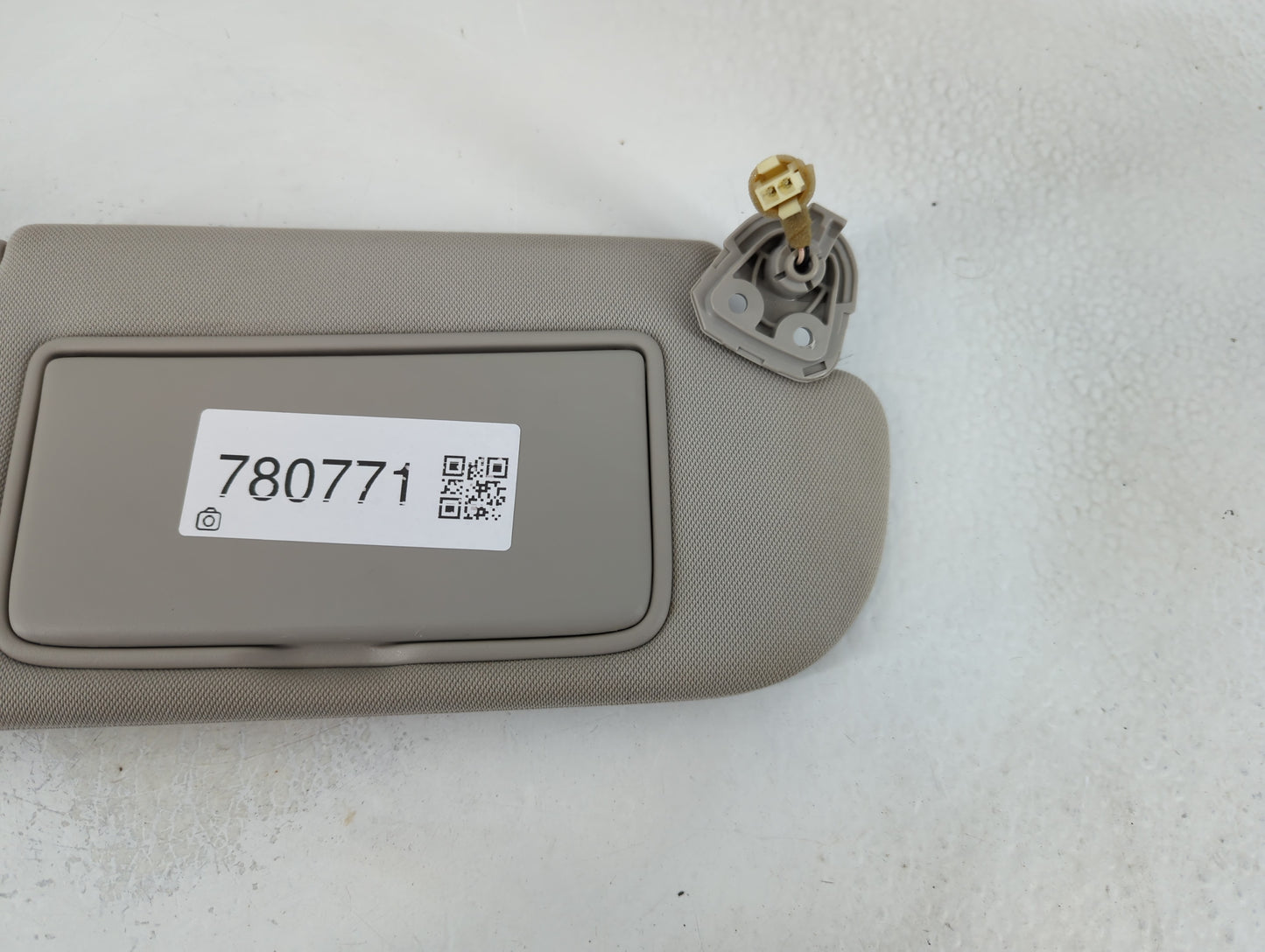 2010-2017 Chevrolet Equinox Sun Visor Shade Replacement Passenger Right Mirror Fits Fits 2010 2011 2012 2013 2014 2015 2016 2017 OEM Used Auto Parts - Oemusedautoparts1.com