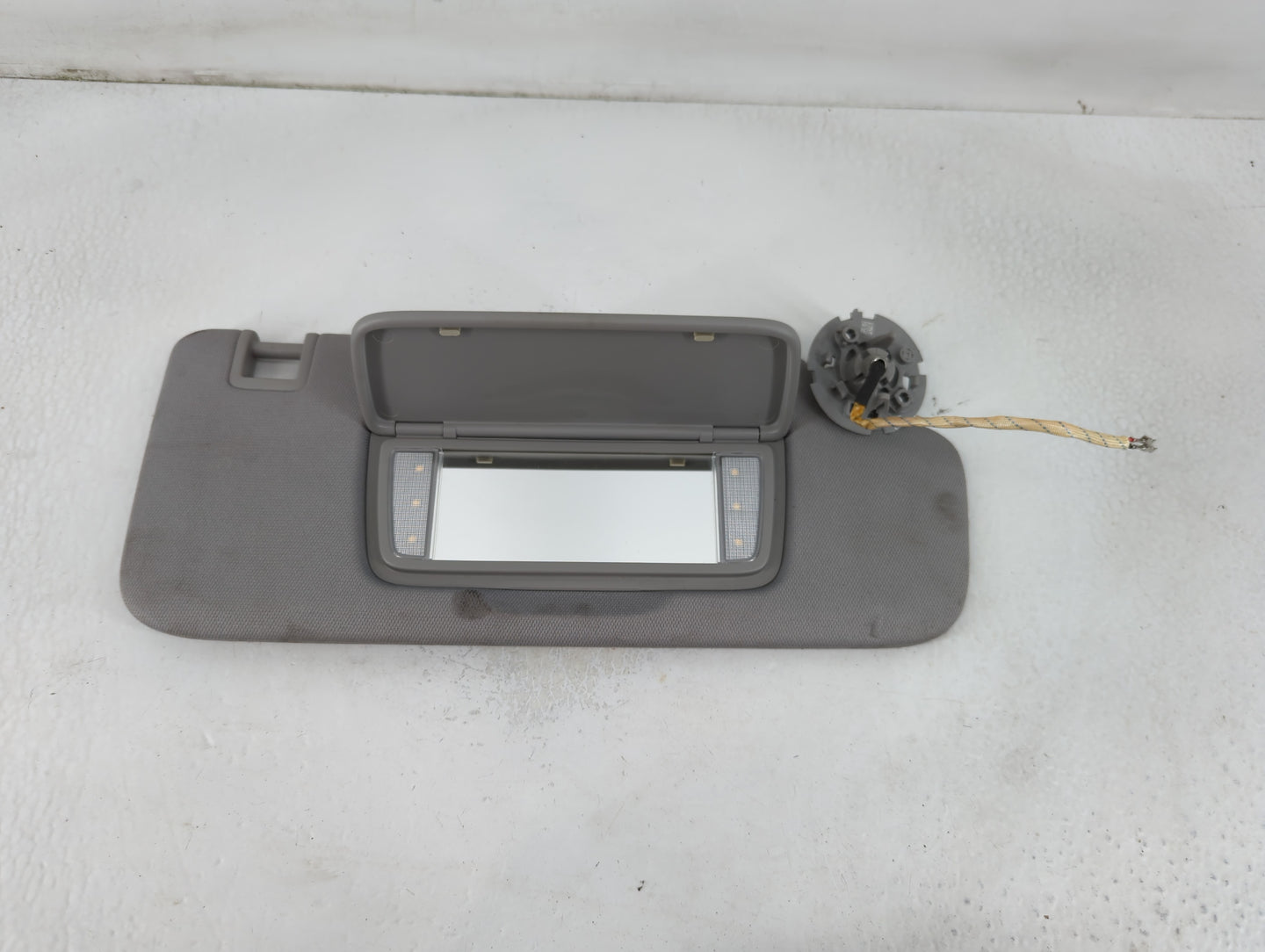 2018-2019 Chevrolet Equinox Sun Visor Shade Replacement Driver Left Mirror Fits Fits 2018 2019 OEM Used Auto Parts - Oemusedautoparts1.com